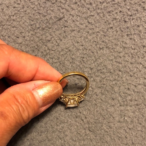 Sussex design CZ 3 stone ring on silver tone - Picture 7 of 7